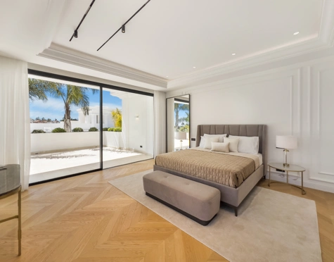 Villa for sale in Las Lomas de Marbella, Marbella Golden Mile
