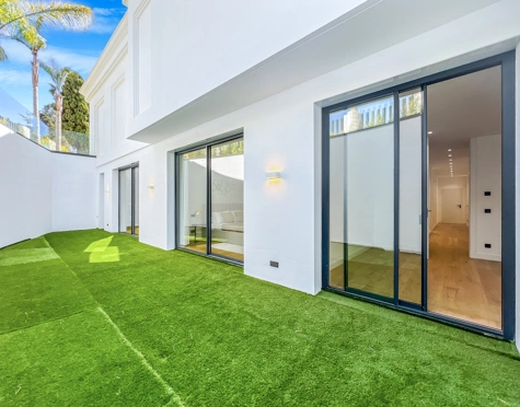 Villa for sale in Las Lomas de Marbella, Marbella Golden Mile