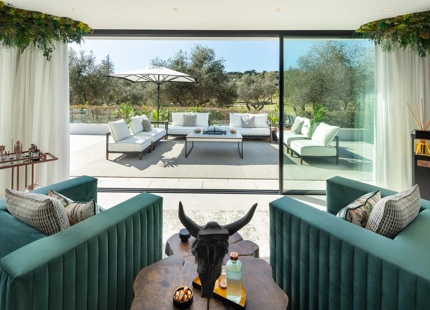 EXQUISITA VILLA EN LAS BRISAS: LUJO DE 5 DORMITORIOS CON PISCINA PRIVADA Y VISTAS AL CAMPO DE GOLF