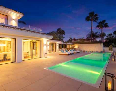 Villa en venta en Las Brisas, Nueva Andalucia