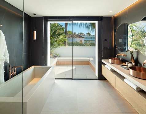 Villa en venta en Las Brisas, Nueva Andalucia