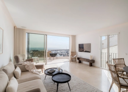 EXCEPCIONAL ÁTICO EN PUERTO BANÚS CON IMPRESIONANTES VISTAS AL PUERTO Y AL MAR