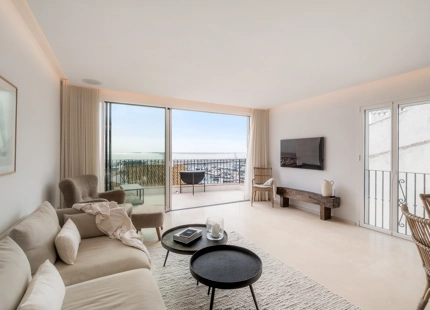 EXCEPCIONAL ÁTICO EN PUERTO BANÚS CON IMPRESIONANTES VISTAS AL PUERTO Y AL MAR
