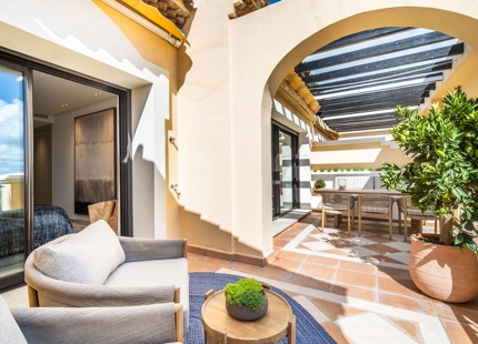 IMPRESIONANTE ÁTICO EN LA QUINTA CON VISTAS PANORÁMICAS AL MAR Y AL GOLF