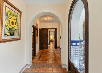 ENCANTADORA VILLA EN ISTÁN CON VISTAS AL LAGO Y A LAS MONTAÑAS