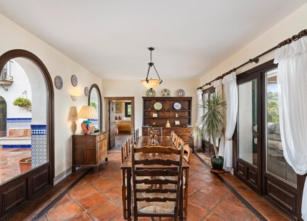 ENCANTADORA VILLA EN ISTÁN CON VISTAS AL LAGO Y A LAS MONTAÑAS