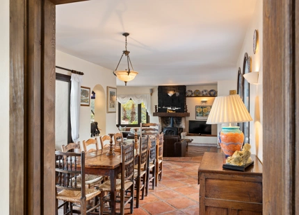 ENCANTADORA VILLA EN ISTÁN CON VISTAS AL LAGO Y A LAS MONTAÑAS