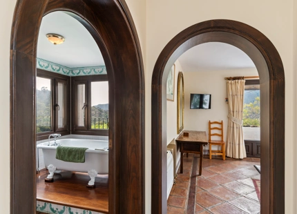 ENCANTADORA VILLA EN ISTÁN CON VISTAS AL LAGO Y A LAS MONTAÑAS