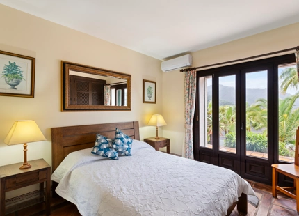 ENCANTADORA VILLA EN ISTÁN CON VISTAS AL LAGO Y A LAS MONTAÑAS
