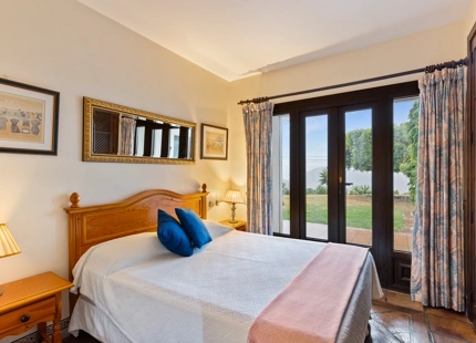 ENCANTADORA VILLA EN ISTÁN CON VISTAS AL LAGO Y A LAS MONTAÑAS