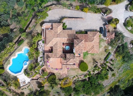 ENCANTADORA VILLA EN ISTÁN CON VISTAS AL LAGO Y A LAS MONTAÑAS