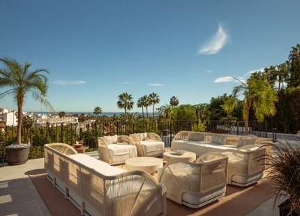 VILLA DE LUJO CON VISTAS IMPRESIONANTES EN LOS NARANJOS