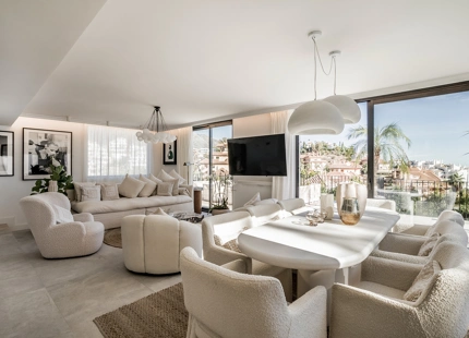 VILLA DE LUJO CON VISTAS IMPRESIONANTES EN LOS NARANJOS