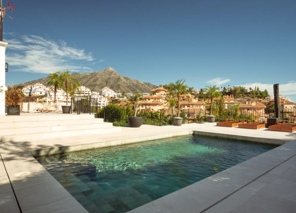 VILLA DE LUJO CON VISTAS IMPRESIONANTES EN LOS NARANJOS