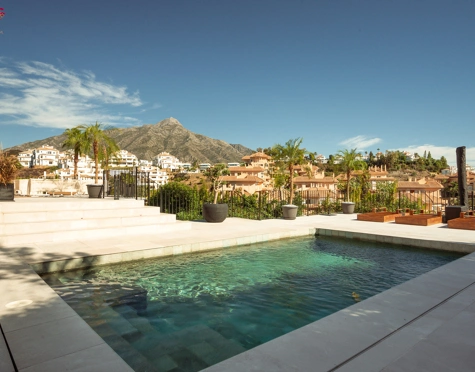 Villa en venta en Los Naranjos Hill Club, Nueva Andalucia