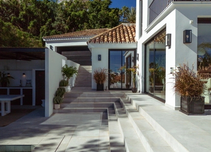 VILLA DE LUJO CON VISTAS IMPRESIONANTES EN LOS NARANJOS