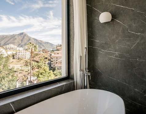 Villa en venta en Los Naranjos Hill Club, Nueva Andalucia