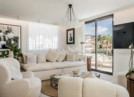 VILLA DE LUJO CON VISTAS IMPRESIONANTES EN LOS NARANJOS