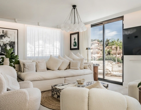 Villa en venta en Los Naranjos Hill Club, Nueva Andalucia
