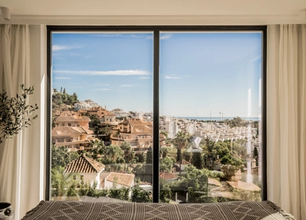 VILLA DE LUJO CON VISTAS IMPRESIONANTES EN LOS NARANJOS
