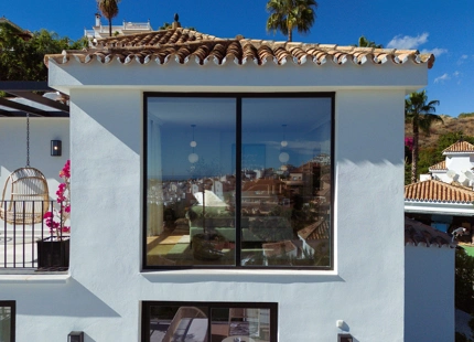 VILLA DE LUJO CON VISTAS IMPRESIONANTES EN LOS NARANJOS