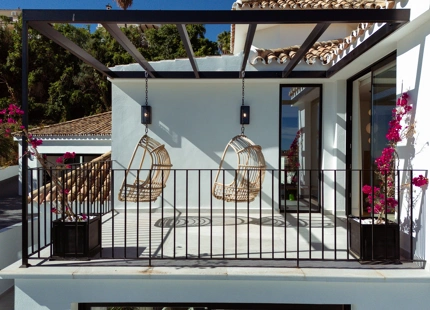 VILLA DE LUJO CON VISTAS IMPRESIONANTES EN LOS NARANJOS