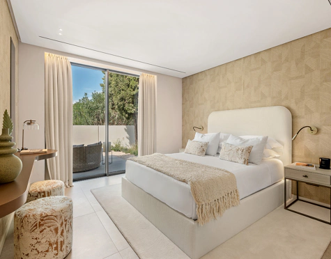 Villa for sale in Los Naranjos, Nueva Andalucia