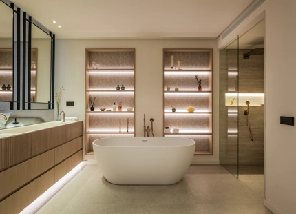 VILLA LUXUOSA CON POSICIÓN EN PRIMERA LINEA DE GOLF EN LOS NARANJOS