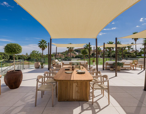 Villa for sale in Los Naranjos, Nueva Andalucia