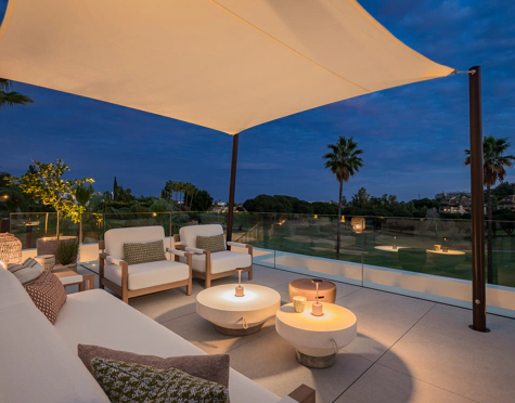 Villa for sale in Los Naranjos, Nueva Andalucia