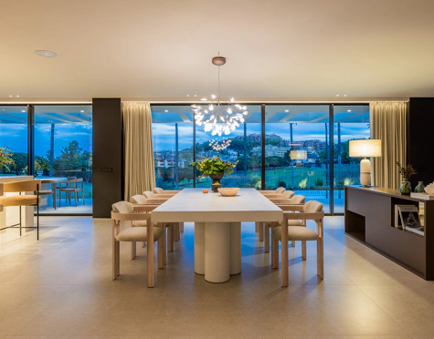 Villa for sale in Los Naranjos, Nueva Andalucia