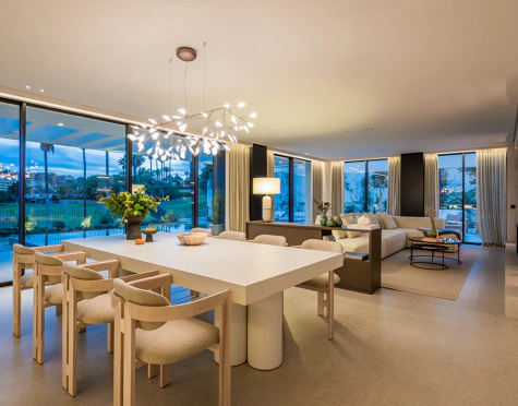 Villa for sale in Los Naranjos, Nueva Andalucia