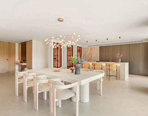 Villa for sale in Los Naranjos, Nueva Andalucia
