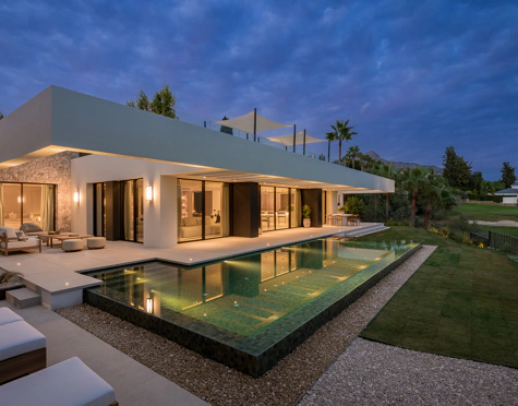Villa for sale in Los Naranjos, Nueva Andalucia