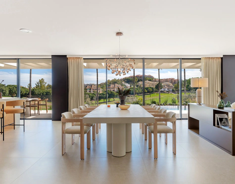 Villa for sale in Los Naranjos, Nueva Andalucia