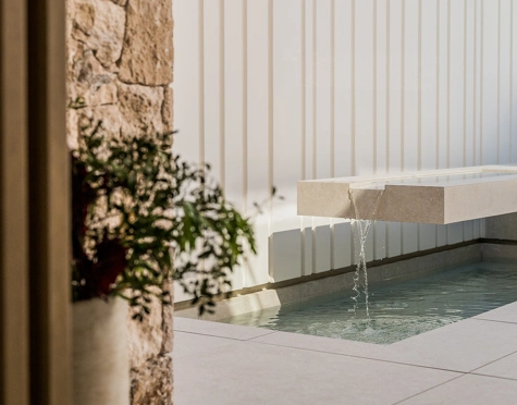 Villa for sale in Los Naranjos, Nueva Andalucia