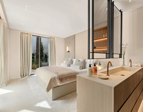 Villa for sale in Los Naranjos, Nueva Andalucia