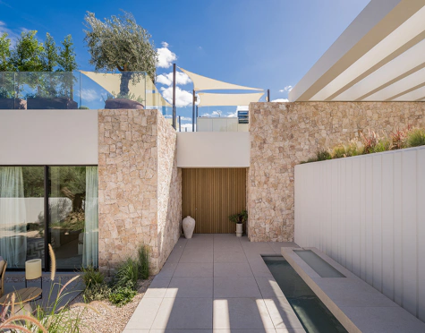 Villa for sale in Los Naranjos, Nueva Andalucia