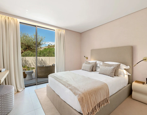 Villa for sale in Los Naranjos, Nueva Andalucia