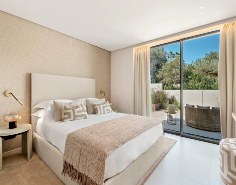 Villa for sale in Los Naranjos, Nueva Andalucia