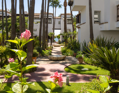 Apartment for sale in Marina Puente Romano, Marbella Golden Mile