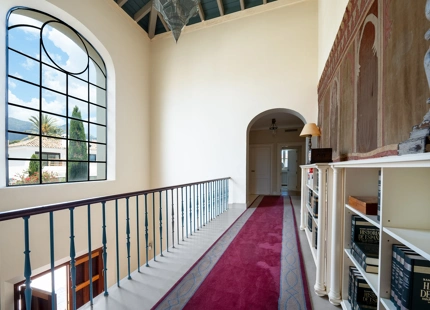 VILLA ENCANTADORA EN MARBELLA CON DISEÑO ELEGANTE