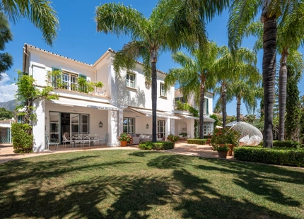 VILLA ENCANTADORA EN MARBELLA CON DISEÑO ELEGANTE