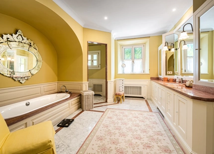 VILLA ENCANTADORA EN MARBELLA CON DISEÑO ELEGANTE