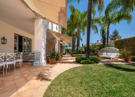 VILLA ENCANTADORA EN MARBELLA CON DISEÑO ELEGANTE