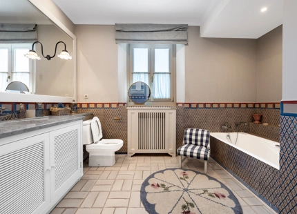 VILLA ENCANTADORA EN MARBELLA CON DISEÑO ELEGANTE