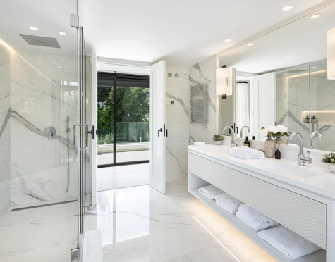 Villa en venta en Nueva Andalucia, Marbella