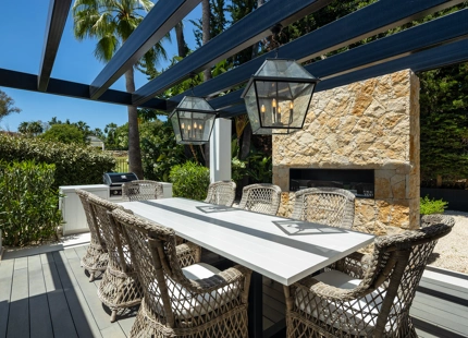 STUNNING FRONTLINE VILLA IN NUEVA ANDALUCIA