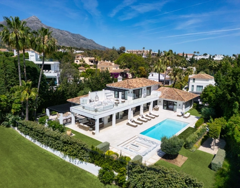 Villa en venta en Nueva Andalucia, Marbella