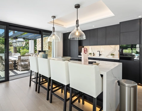 Villa en venta en Nueva Andalucia, Marbella